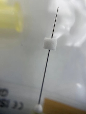 鈍いCannulaが付いている白く透明なPCLの糸